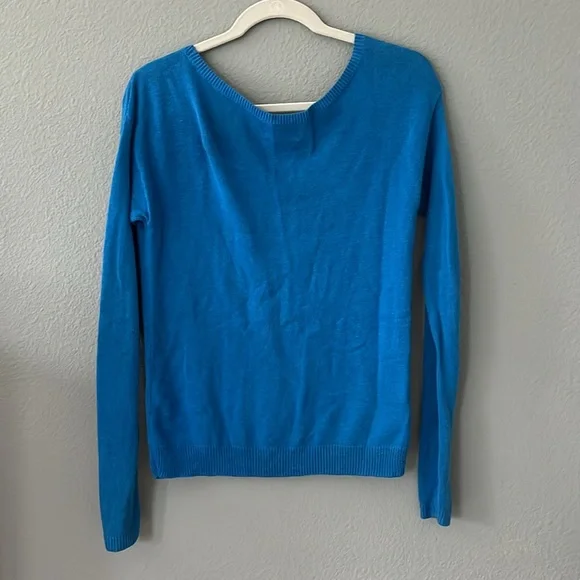 Hollister women’s XS royal blue sweater, EUC, barely worn. - Picture 6 of 6